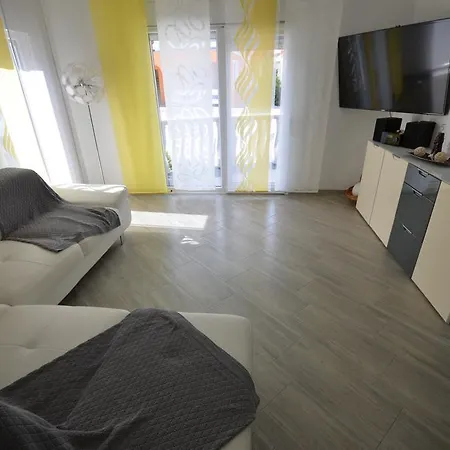 Micija Apartment Vir